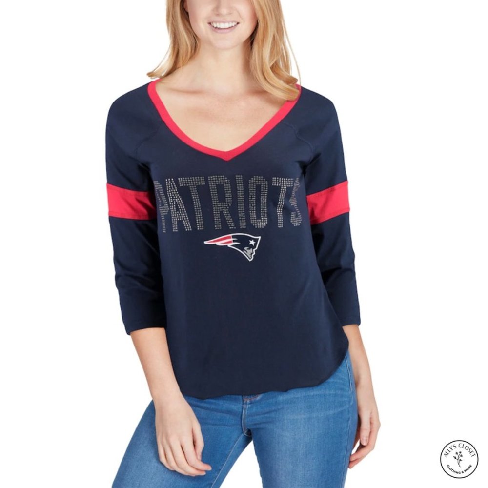 NWT NE Patriots Women’s Bedazzled V-Neck Tee